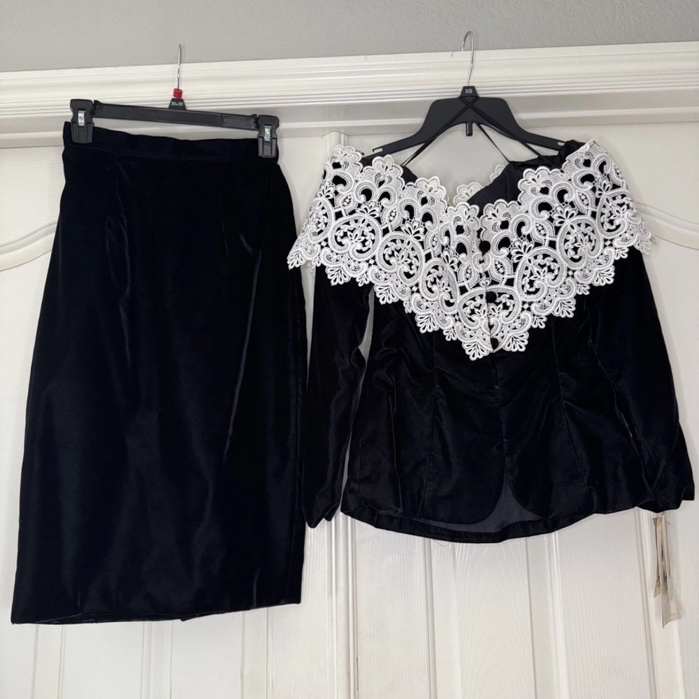 NWT Vintage Jessica McClintock 2 pc black velvet Womens suit Top and skirt SZ 4